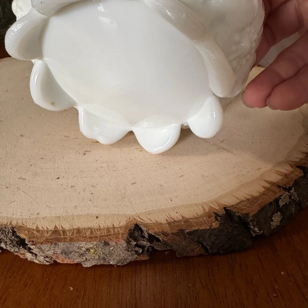 Vintage Westmoreland Dogwood White‎ Milk Glass Split Handle Basket